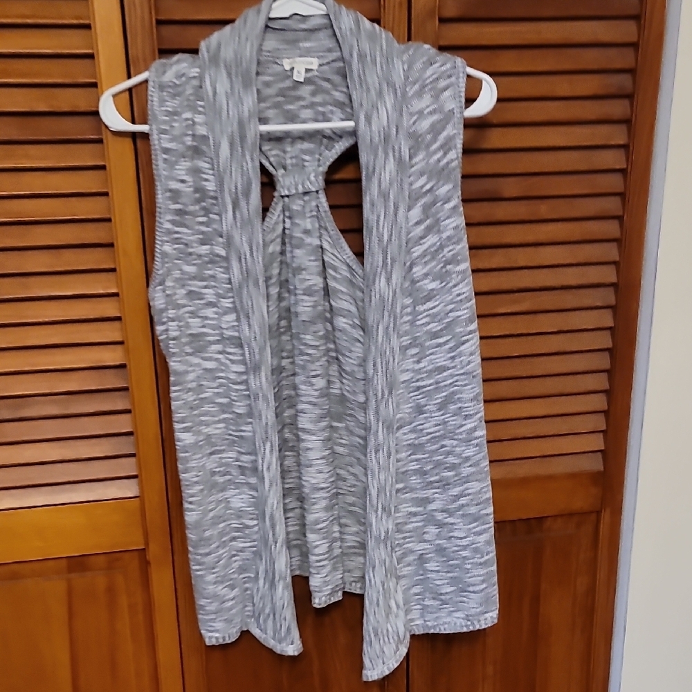 Gray Sleeveless Knit Cardigan